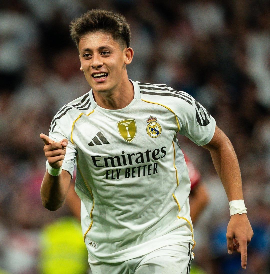 Real Madrid de Arda Güler İspanyolları mest etti! Gazete manşetleri Milli yıldızla süslendi... Modric ve Özil gibi... Guti yi hatırlattı 1