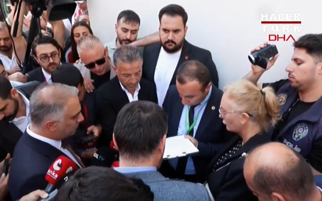 Son dakika | YSK merak edilen CHP kararını açıkladı: Olağanüstü İl Kongresinde hareketli saatler! Dolu salona heyet geldi 4