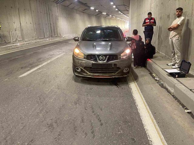 Otomobil ile kamyon çarpıştı: 2 yaralı 1