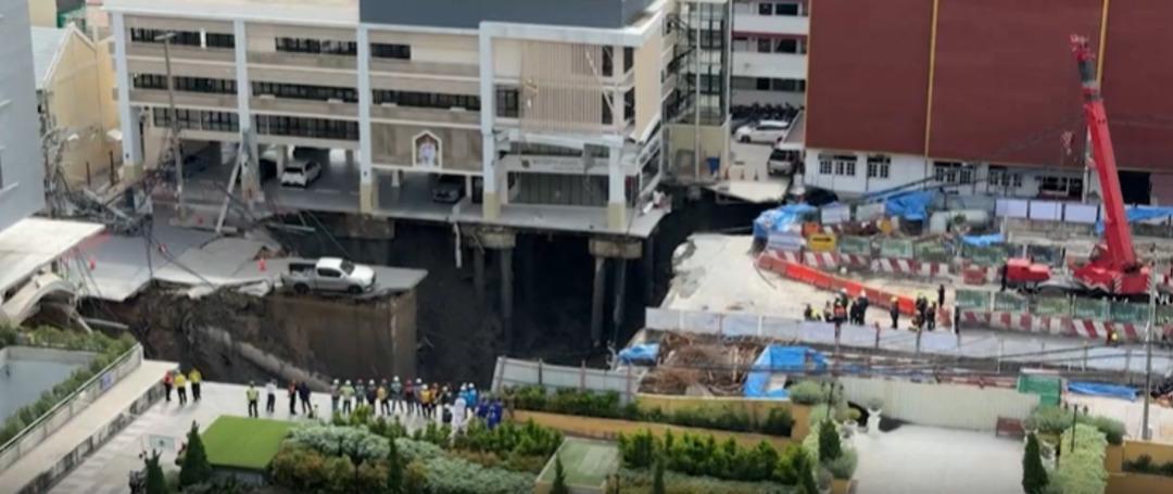 Yol çöktü, araç 50 metrelik çukura düştü 3