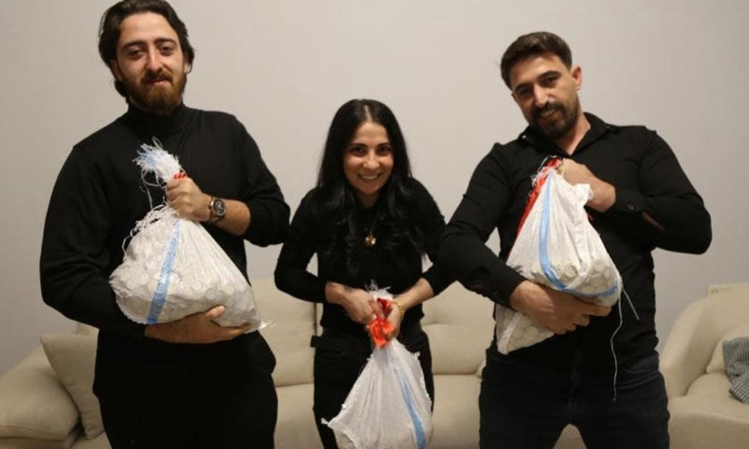 Düğünde arkadaşı çuvalla takı getirdi! Damat altın zannetti ama bakın ne çıktı 2