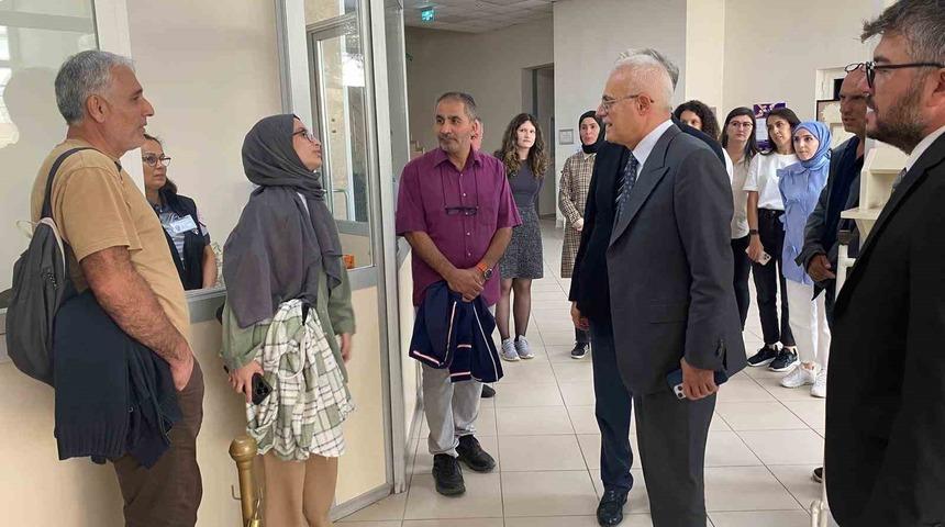 Akçakoca’ya gelen öğrencilerle buluştu