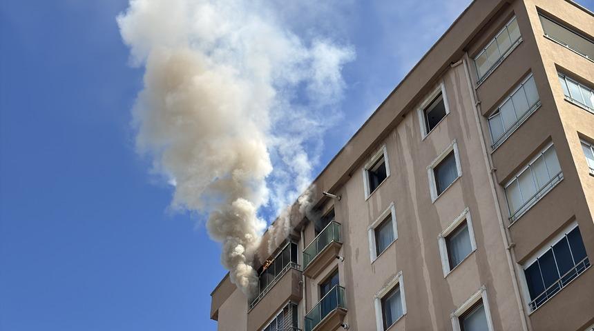 Kayseri'de apartmanın çatısında çıkan yangın söndürüldü