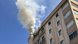 Kayseri'de apartmanın çatısında çıkan yangın söndürüldü