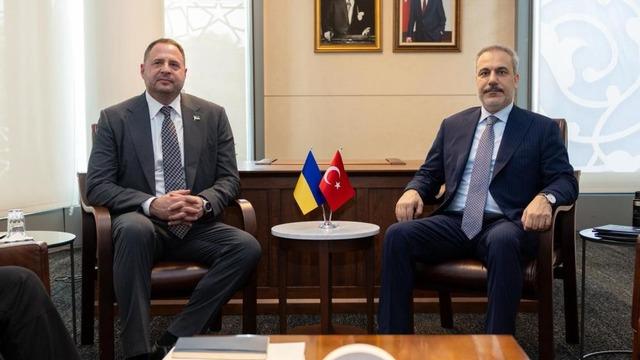 Dışişleri Bakanı Fidan, Ukrayna Devlet Başkanlığı Ofisi Başkanı Yermak ile bir araya geldi