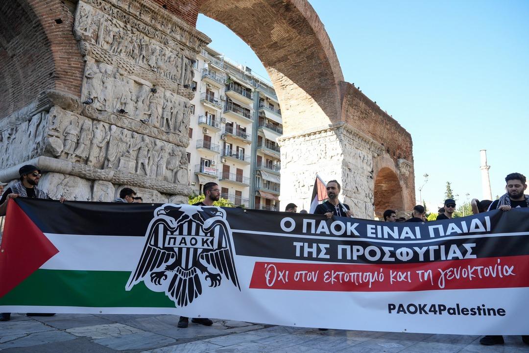 PAOK taraftarları, Maccabi Tel Aviv maçı öncesinde İsrail’i protesto etti 1