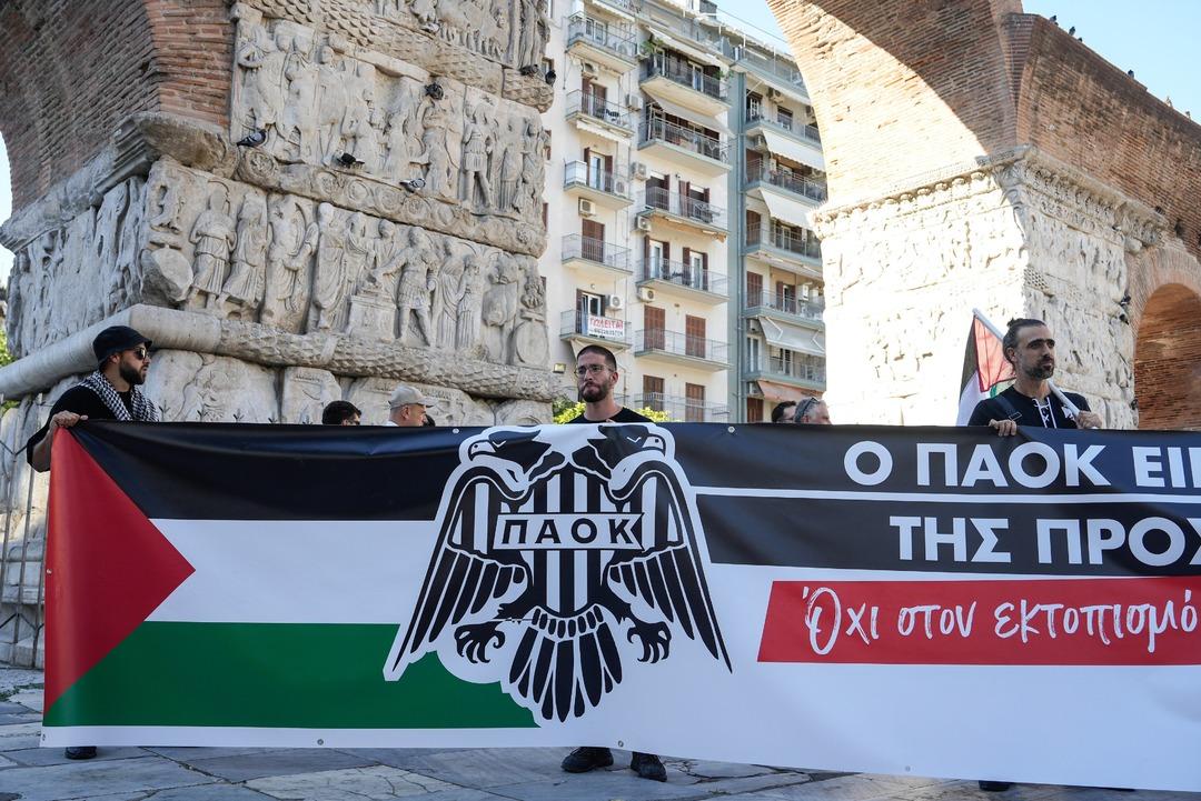 PAOK taraftarları, Maccabi Tel Aviv maçı öncesinde İsrail’i protesto etti 3