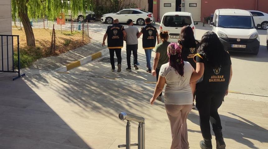 Manisa'da 3 firari şahıs aynı evde yakalandı