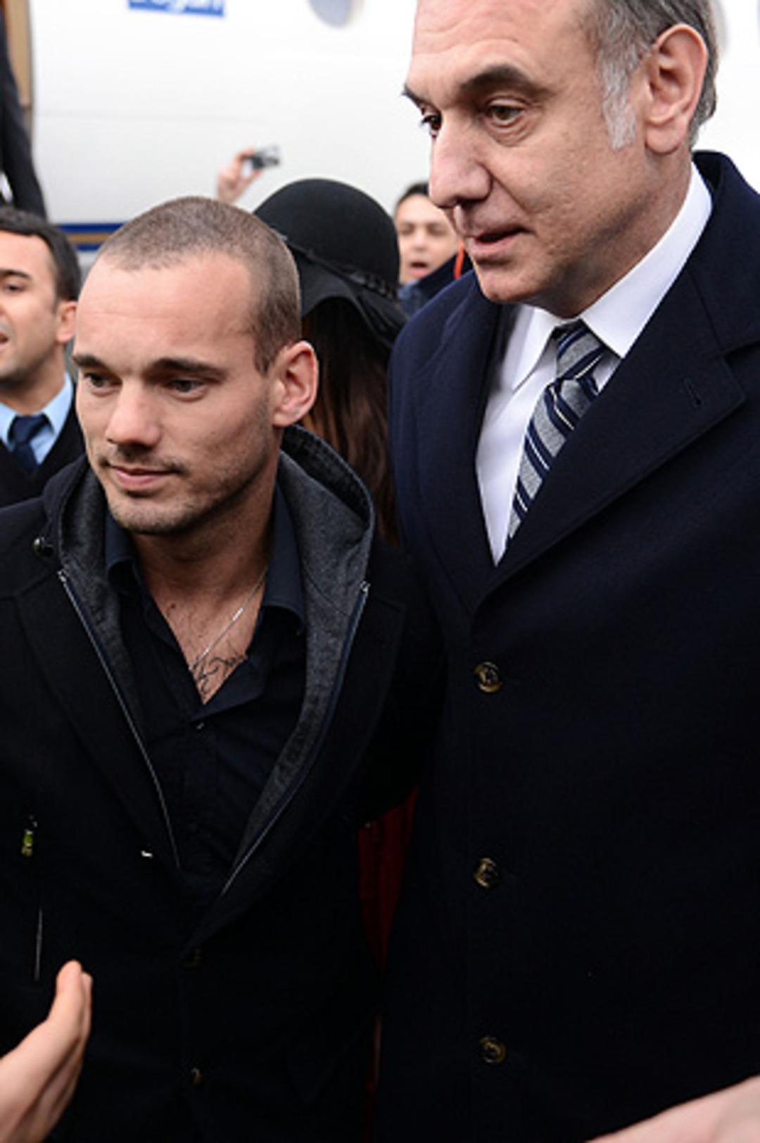 Sneijder'e &ccedil;ılgın karşılama