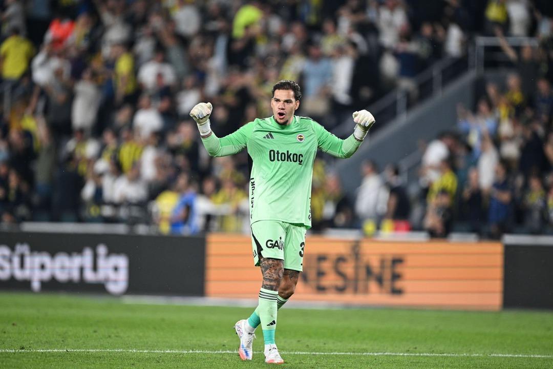 Fenerbahçe de Zagreb yenilgisi eleştirileri beraberinde getirdi! Ederson için bomba sözler kullanıldı...   Uğurcan Çakır’ı karşılaştırıyorlar...   3