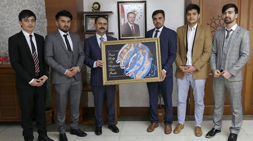Afgan &ouml;ğrenciler Vali Aktaş&rsquo;ı ziyaret etti