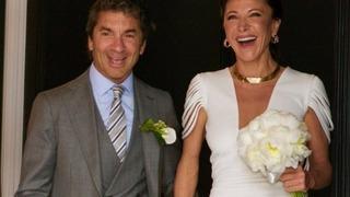 Ronit Gülcan sanat fuarı tarzıyla gündemde! Sütyensiz seçimi olay oldu 