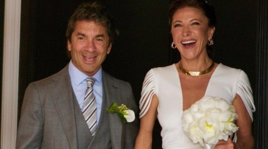 Ronit Gülcan sanat fuarı tarzıyla gündemde! Sütyensiz seçimi olay oldu 