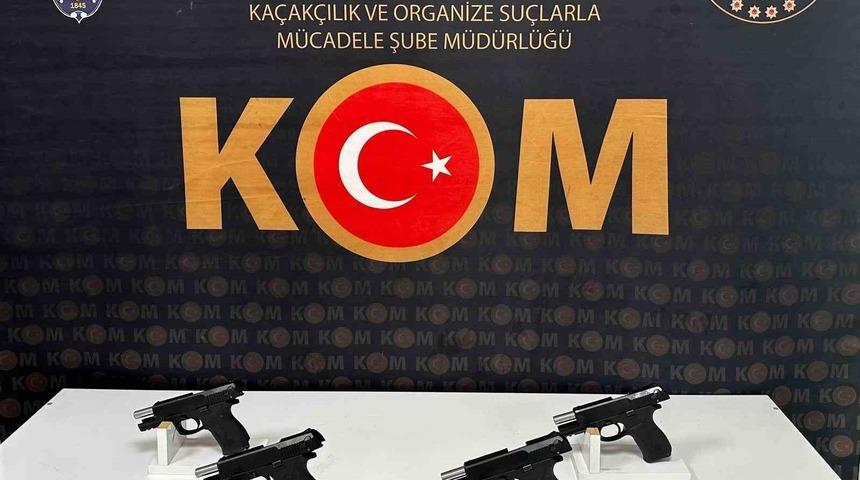 Mardin’de bir araçta 5 ruhsatsız tabanca ele geçirildi, 1 şahıs tutuklandı