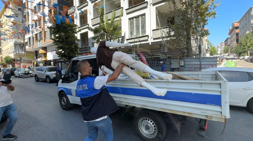 Avcılar'da kaldırıma motosiklet park eden sürücülere bin 406 lira ceza