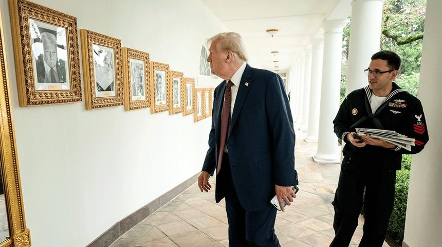 Trump'tan olay hareket! Biden'ın fotoğrafı yerine astığı görsel gündem oldu