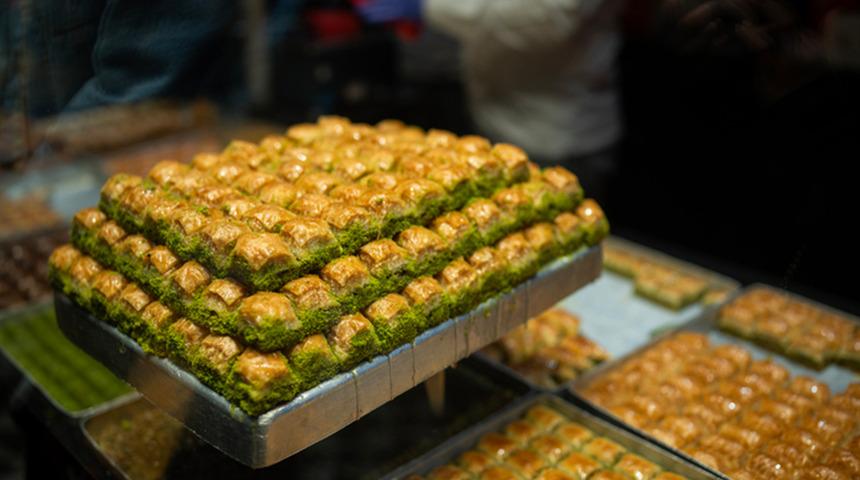 Ünlü baklavacıdan boya, o markanın çikolatasında ilaç! Peynir firması 14 ürünü ile listede