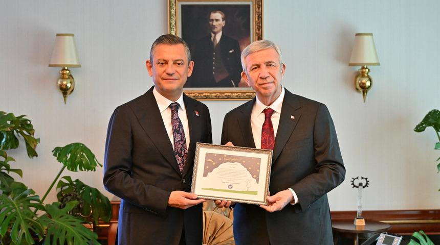 Özel'den 'Mansur Yavaş' çıkışı: "İmamoğlu aday olamazsa en kuvvetli aday"