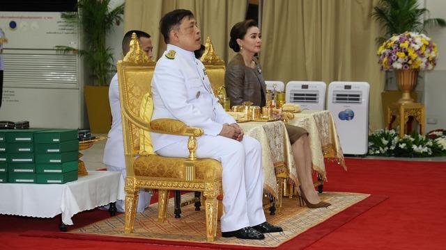 Tayland'da yeni hükümet göreve başladı