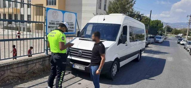 Gazipaşa’da jandarma ve polisten servislere sıkı denetim 1