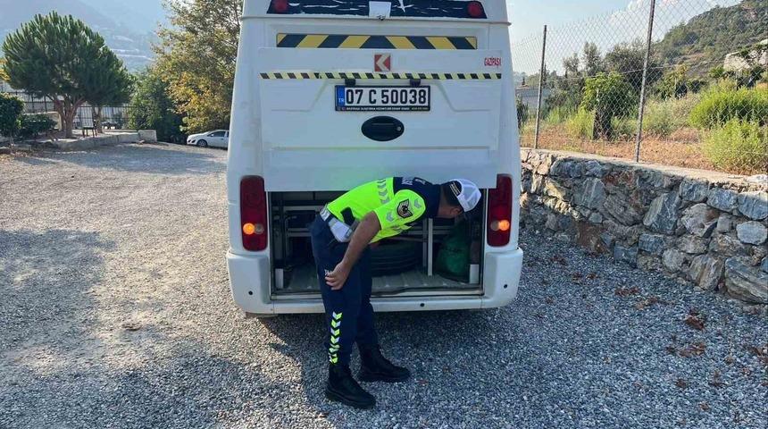 Gazipaşa’da jandarma ve polisten servislere sıkı denetim