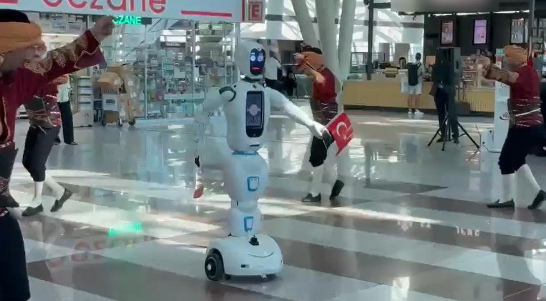 Esenboğa Havalimanı nda ilginç görüntü! İzleyenler gözlerine inanamadı, büyük ilgi topladı 2