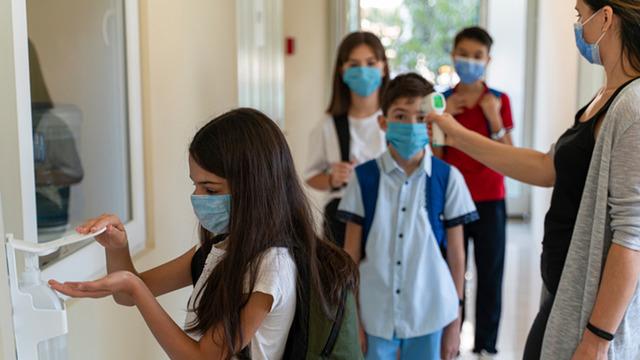 Çocuklarda COVID’in yeni varyantına dikkat: Semptomlar farklılaşıyor! Uzmanlar aileleri uyardı...