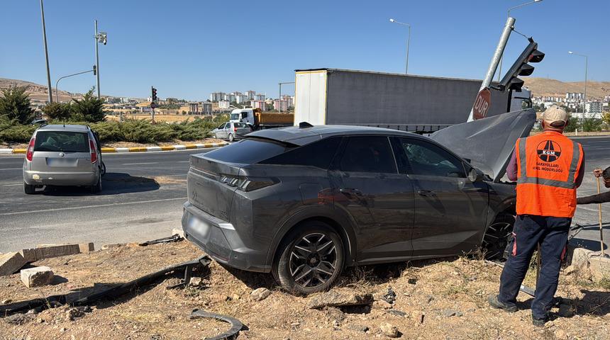 Elazığ'da iki otomobilin çarpıştığı kazada 5 kişi yaralandı