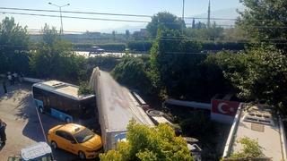 Manisa'da zincirleme trafik kazası: 1 kişi hayatını kaybetti, 2 kişi yaralandı