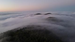 Samsun'da 1000 rakımlı mahallede oluşan sis denizi dronla görüntülendi