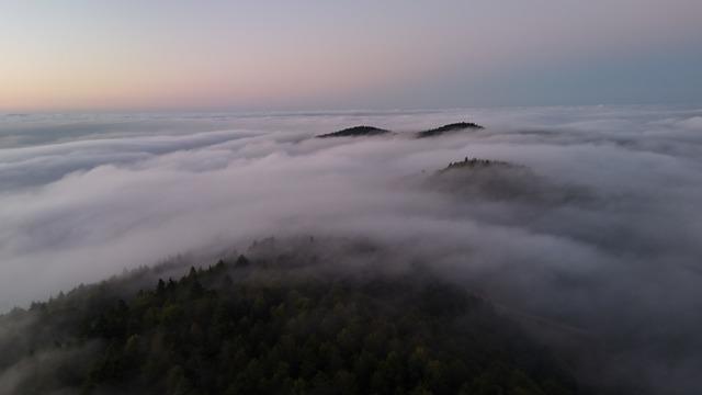 Samsun'da 1000 rakımlı mahallede oluşan sis denizi dronla görüntülendi