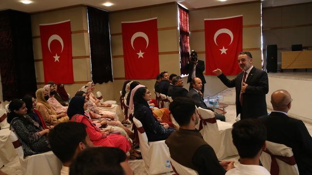 Pakistan'da Türkiye Burslarını kazanan 166 öğrenci için oryantasyon programı düzenlendi