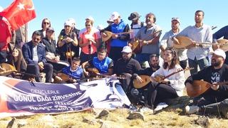 Halk ozanı Neşet Ertaş, 40 saz eşliğinde 1840 rakımlı Gönül Dağı'nda anıldı