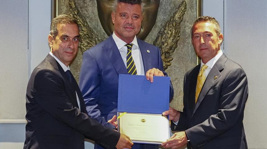 Fenerbahçe'nin yeni Başkanı Sadettin Saran mazbatayı aldı! Ali Koç ile o diyalog olay oldu... Herkes o anları konuşuyor