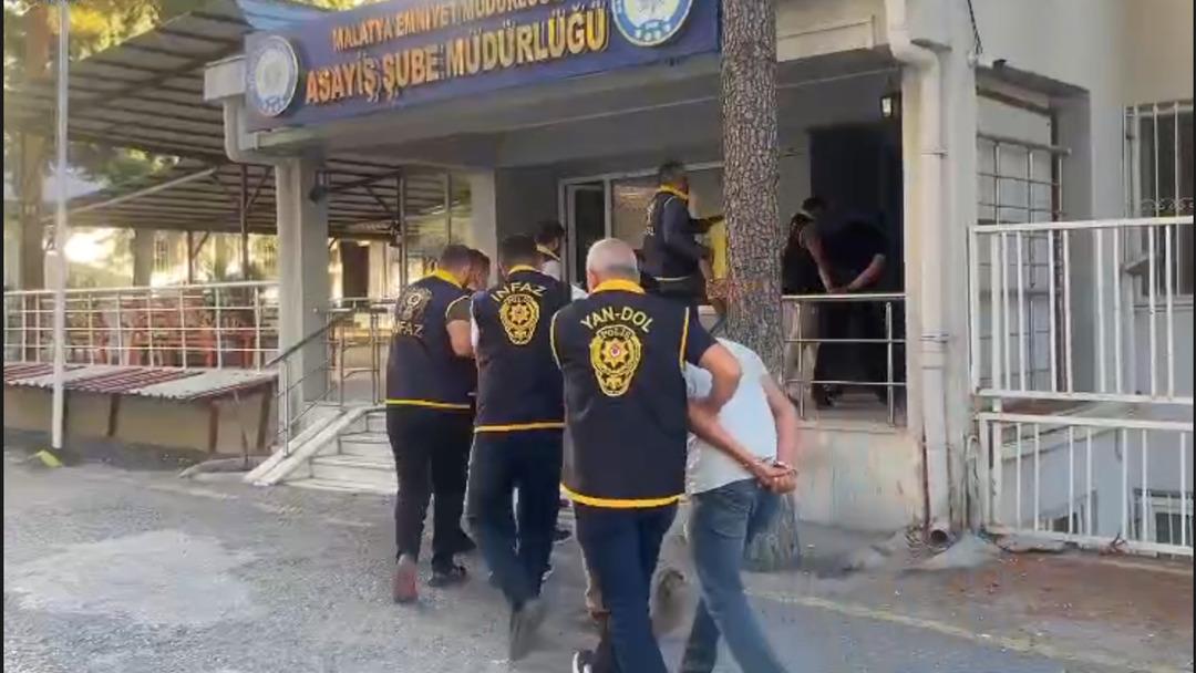Polisten büyücü operasyonu! 7 kişi yakalandı: 34 milyon TL lik para hareketliliği: Ceylan ve yılan derisi, at nalı... 1