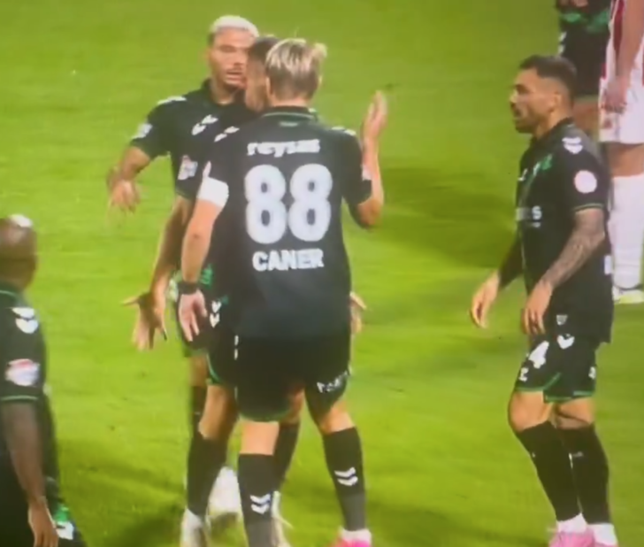 Kimse ne olduğunu anlamadı! Caner Erkin maç sırasında takım arkadaşını tokatladı, oyundan atıldı G3
