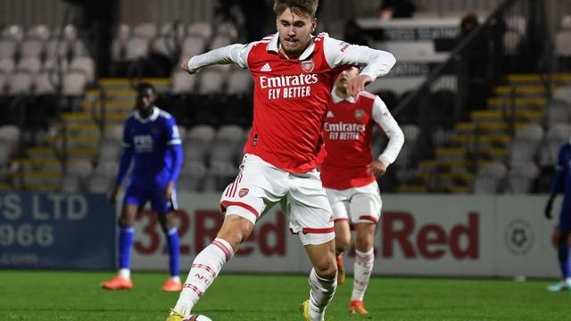 Futbol dünyası şokta! Arsenalli eski futbolcu maç sırasında hayatını kaybetti