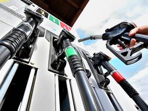 Ucuz akaryakıt i&ccedil;in İspanya'ya ge&ccedil;işler s&uuml;r&uuml;yor