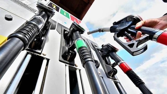 Ucuz akaryakıt i&ccedil;in İspanya'ya ge&ccedil;işler s&uuml;r&uuml;yor