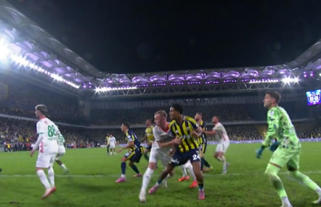 TFF hakem direkt&ouml;rleri S&uuml;per Lig de tartışılan pozisyonları tek tek değerlendirdi!  3