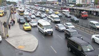 İstanbul'da sabah saatlerinde trafik kilitlendi! Yoğunluk yüzde 65’i aştı
