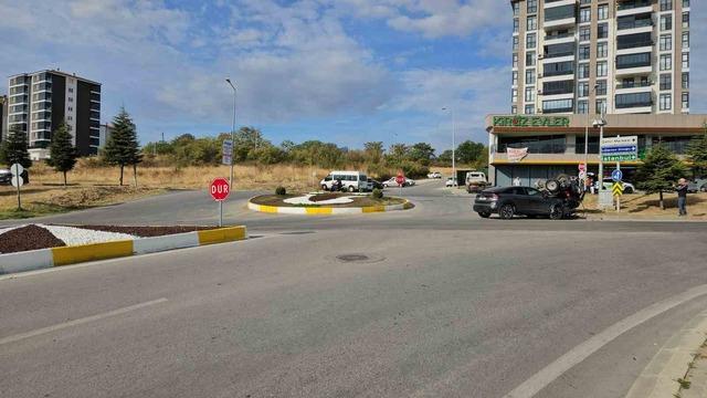 Edirne de trafik kazası! Araç takla attı 2