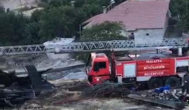 Malatya da yangın! 3 ev kullanılamaz hale geldi 1