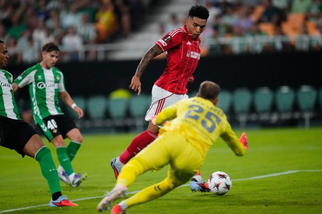 Real Betis ve Nottingham Forest yenişemedi: Antony nin son dakika golü maça damga vurdu 1