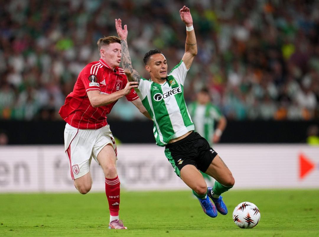 Real Betis ve Nottingham Forest yenişemedi: Antony nin son dakika golü maça damga vurdu 2