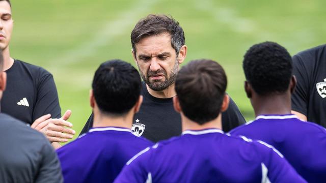 Acun Ilıcalı'nın sahibi olduğu Maribor'da antrenman karıştı! Futbolcular hocayı yumrukladı... 