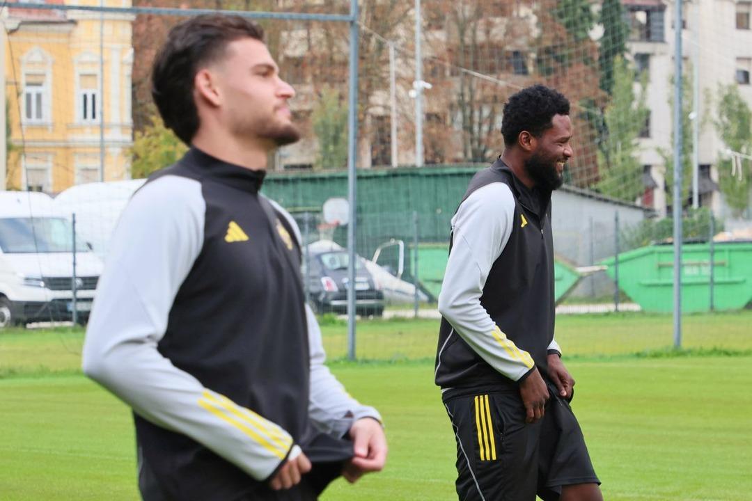 Acun Ilıcalı nın sahibi olduğu Maribor da antrenman karıştı! Futbolcular hocayı yumrukladı...  1