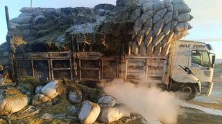 Siirt'te saman yüklü kamyonda yangın