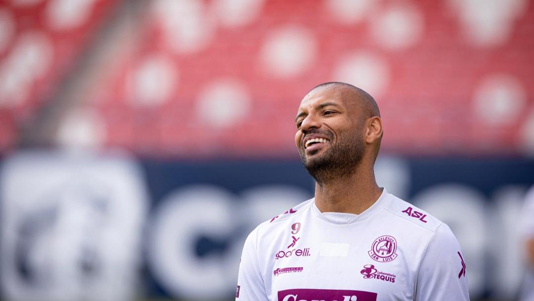 Fenerbahçe ye büyük umutlarla gelmişti! Depresif bir şekilde ayrıldı... Meksika da gol krallığında zirvede... 1