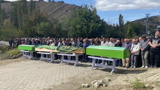 Sivas'ta trafik kazasında hayatını kaybeden 4 kişinin cenazesi toprağa verildi